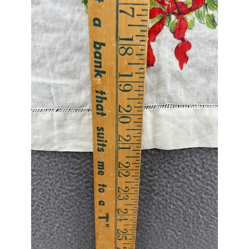 Vintage White Linen Hand Towel Fruit Wreath Hemstitch Guest Towel 13x21 B.H.